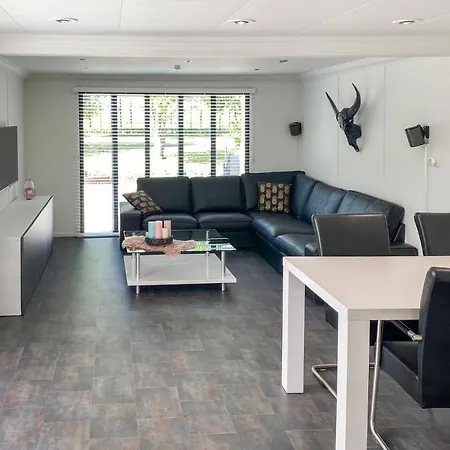 Awesome In W/ Wifi, Outdoor Swimming Pool And 3 Bedrooms *