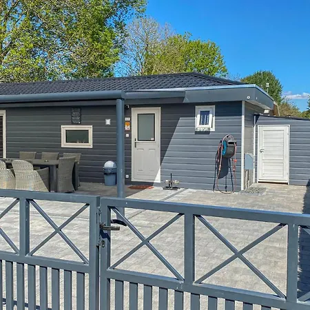 Awesome In W/ Wifi, Outdoor Swimming Pool And 3 Bedrooms *