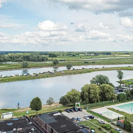 Awesome In W/ Wifi, Outdoor Swimming Pool And 3 Bedrooms